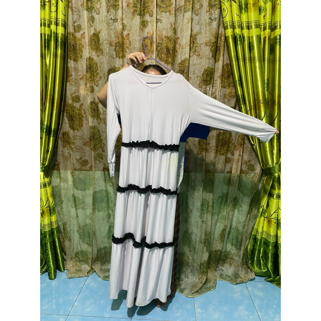 Gamis putih garis hitam