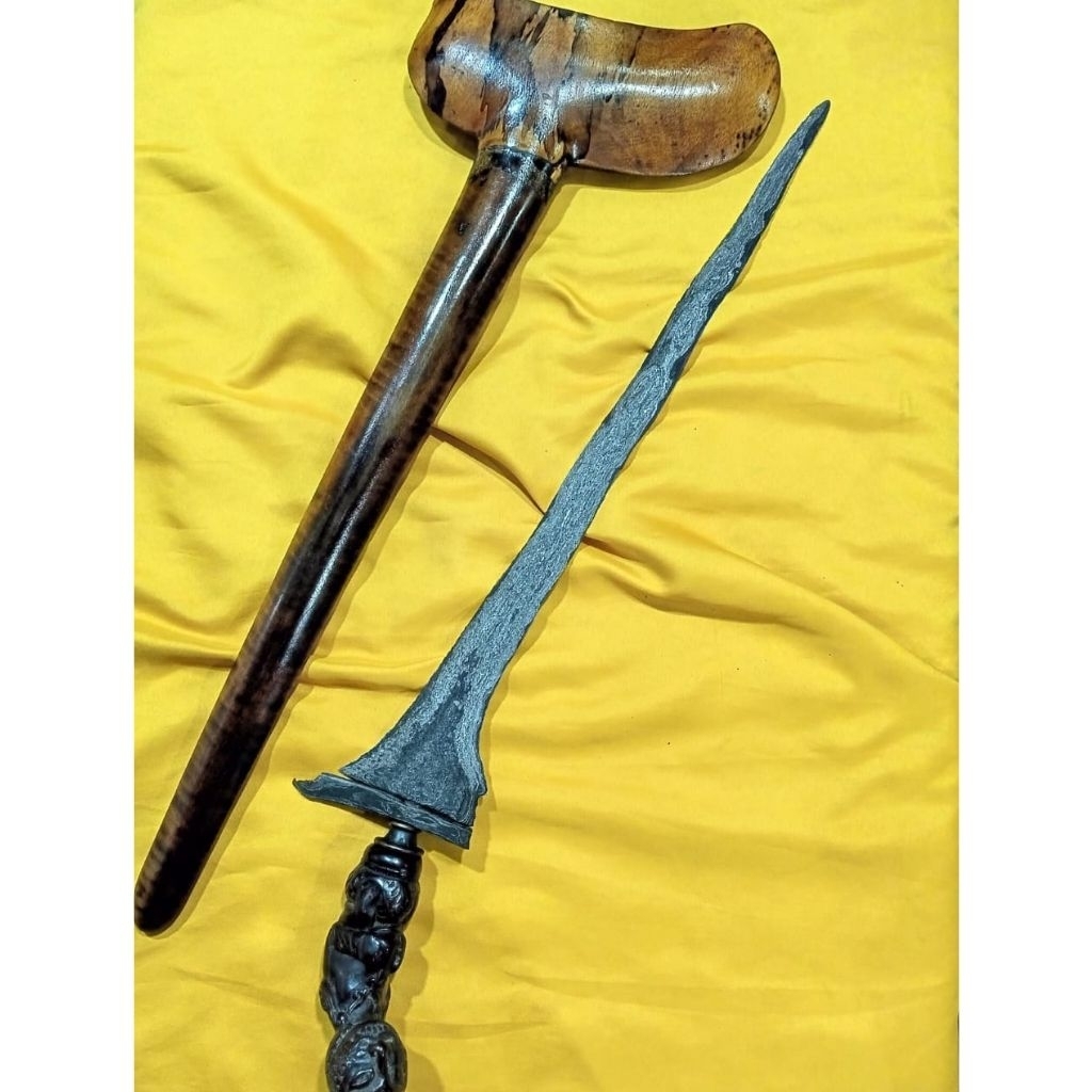 Keris Sepuh Carubuk Luk 7 Pamor Pedaringan Kebak Tangguh Cirebon Warangka Asli Kulonan