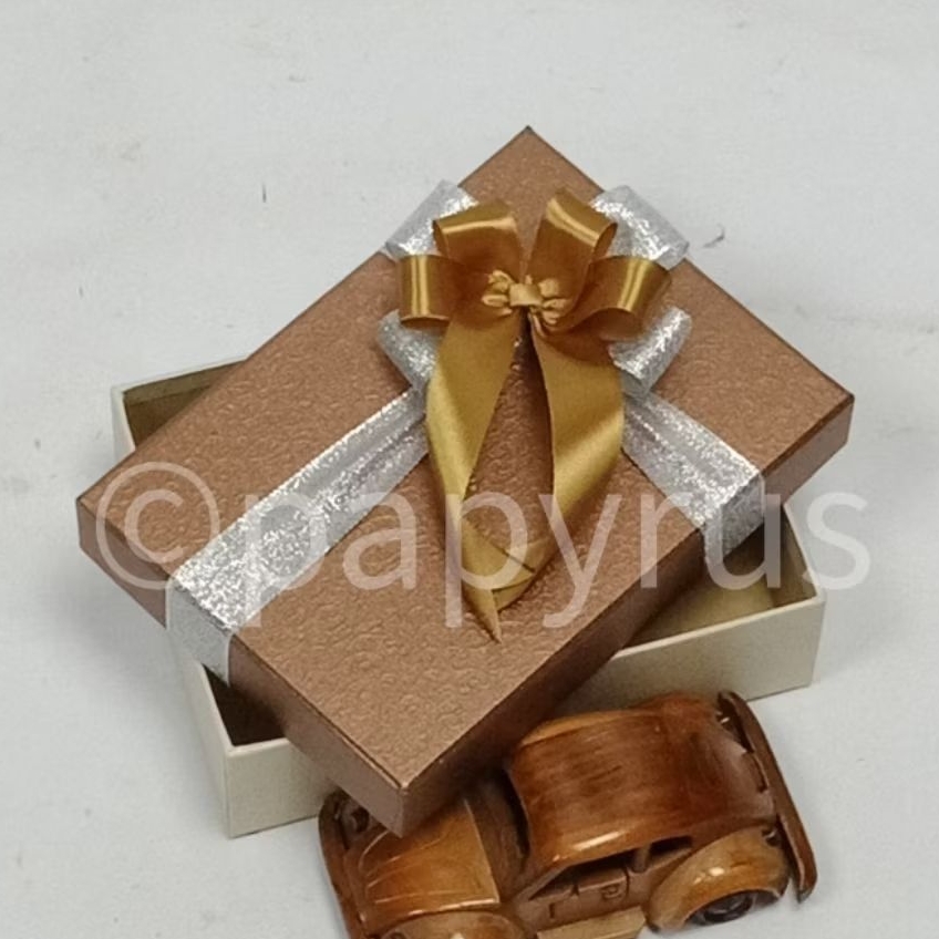 

PAPYRUS Kombinasi 12,5x17,5 Tinggi 5cm Kotak Kado Gift Box Hadiah V1