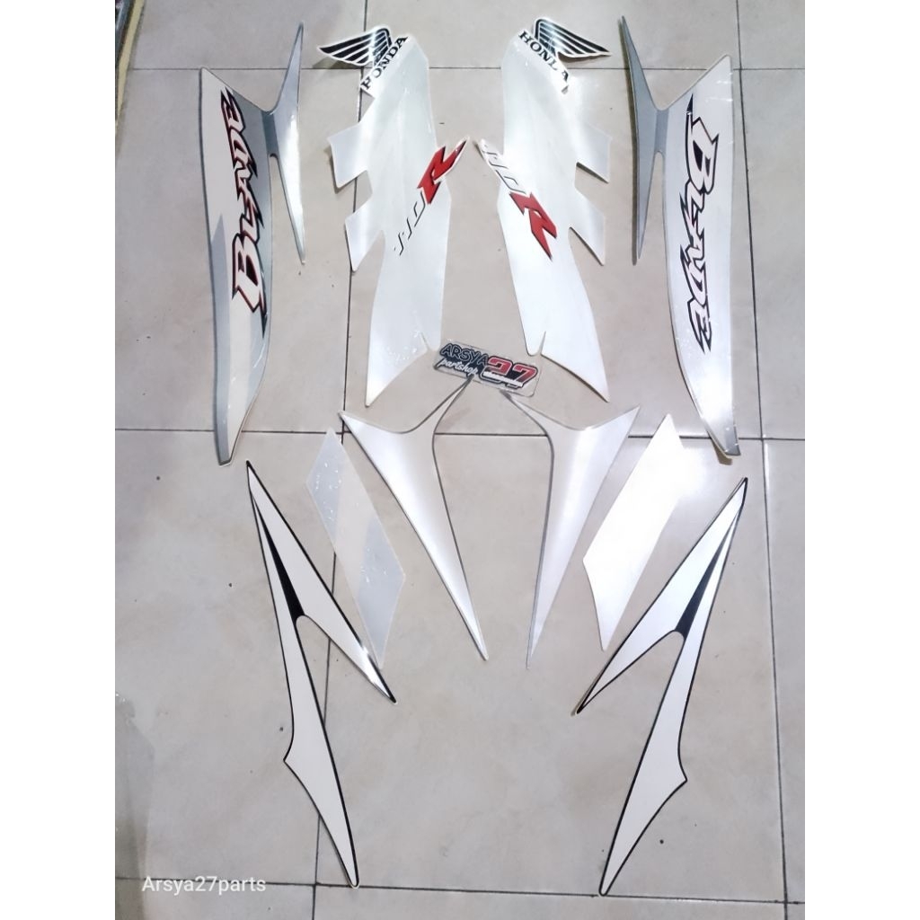 Striping Stiker sticker lis body laminasi bening honda blade old lama 110 r thn 2009 2010 putih silv
