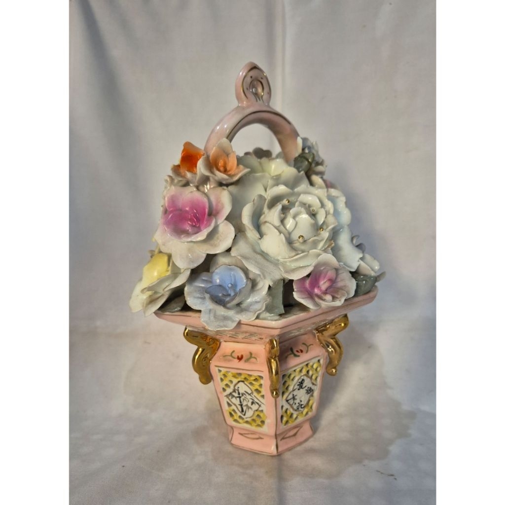 vas keramik hias bentuk bunga antik