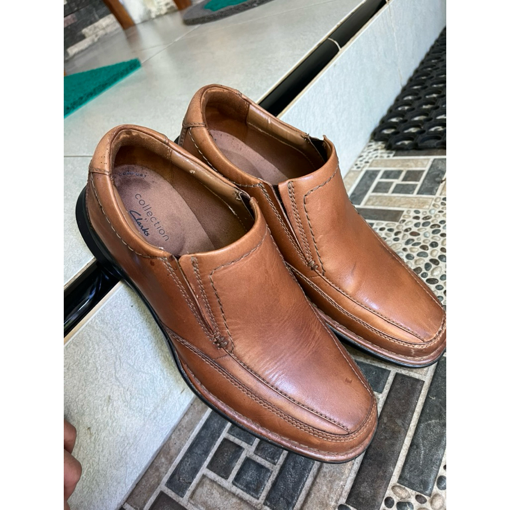 sepatu kulit pria Clarks preloved size 42