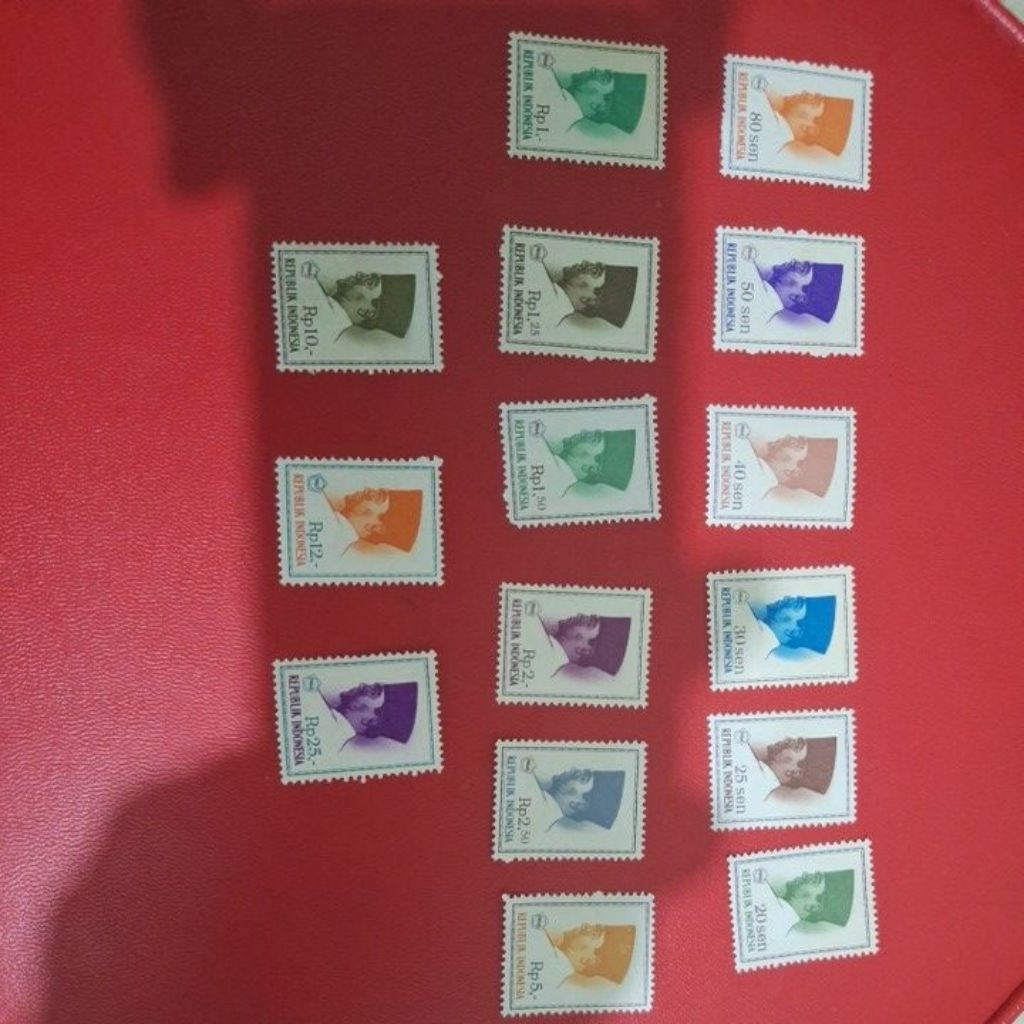 

perangko kuno presiden Soekarno 1966..isi 15pc