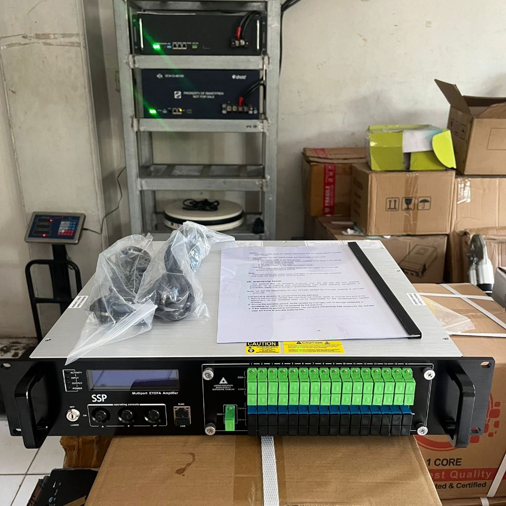 EDFA WDM 32 x 23 dBm Double Power Fiber Optik CATV amplifier