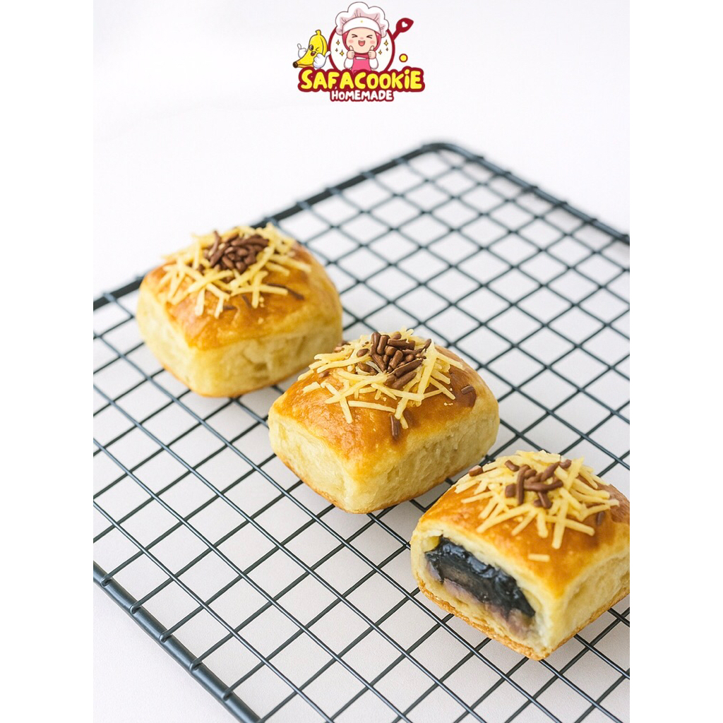 

Bolen Pisang Coklat Keju (1 box isi 10)