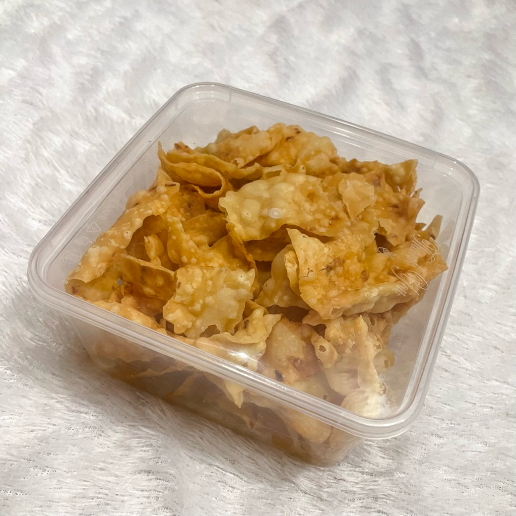 

KERIPIK / KUE BAWANG isi 1/4 KG + gratis box plastik & packing kardus