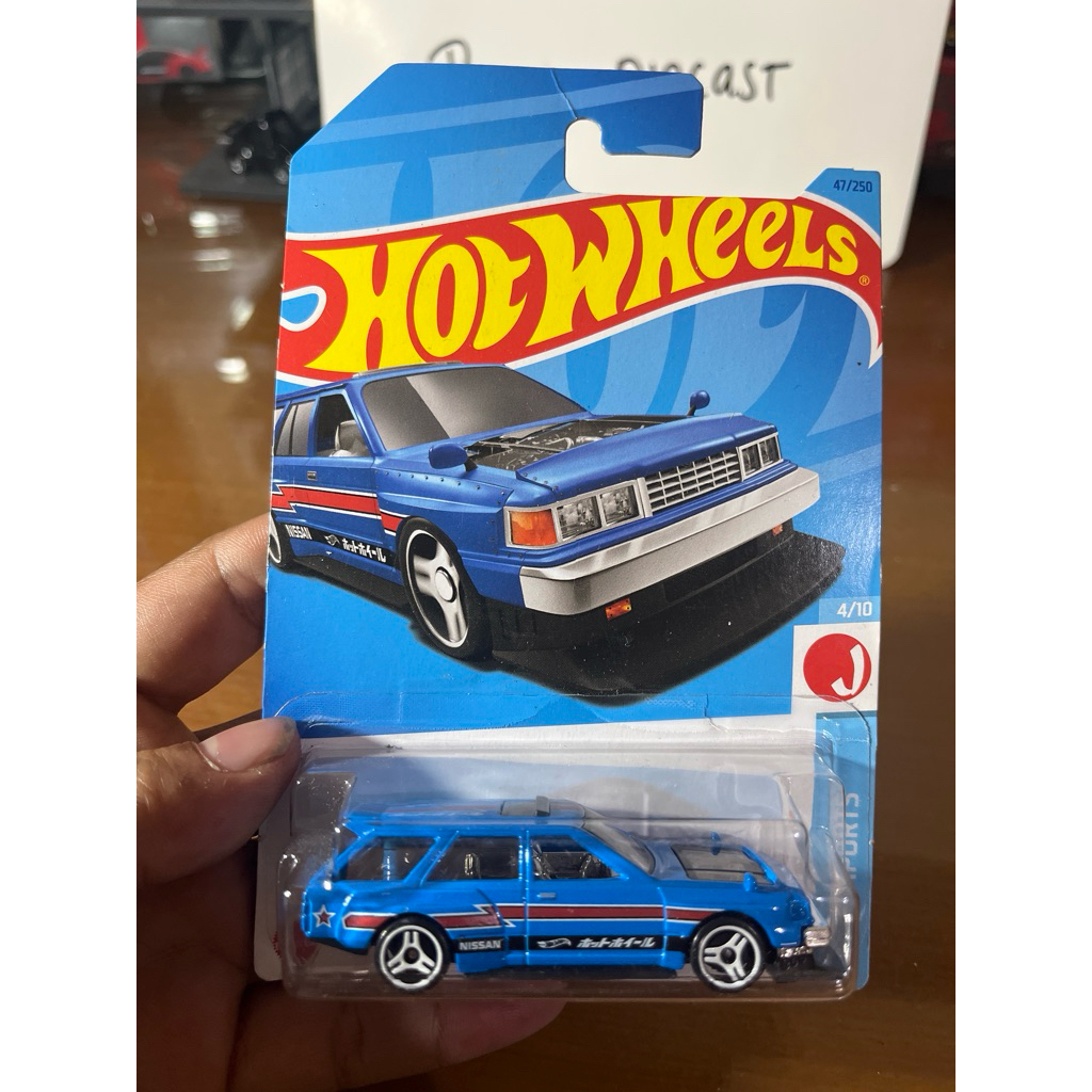 HOTWHEELS - NISSAN MAXIMA REGULER