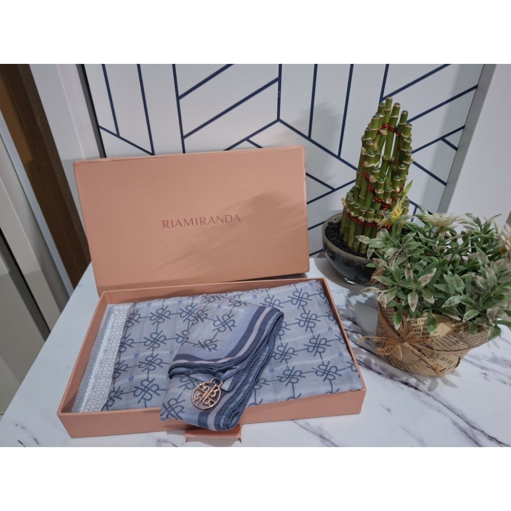 SOLD OUT  Ria miranda RM eshal scarf lavender grey new kolpri