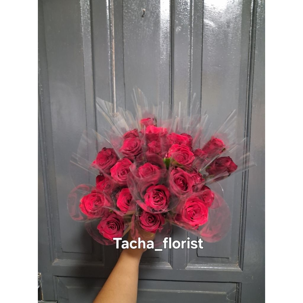 Bunga mawar merah asli segar pertangkai