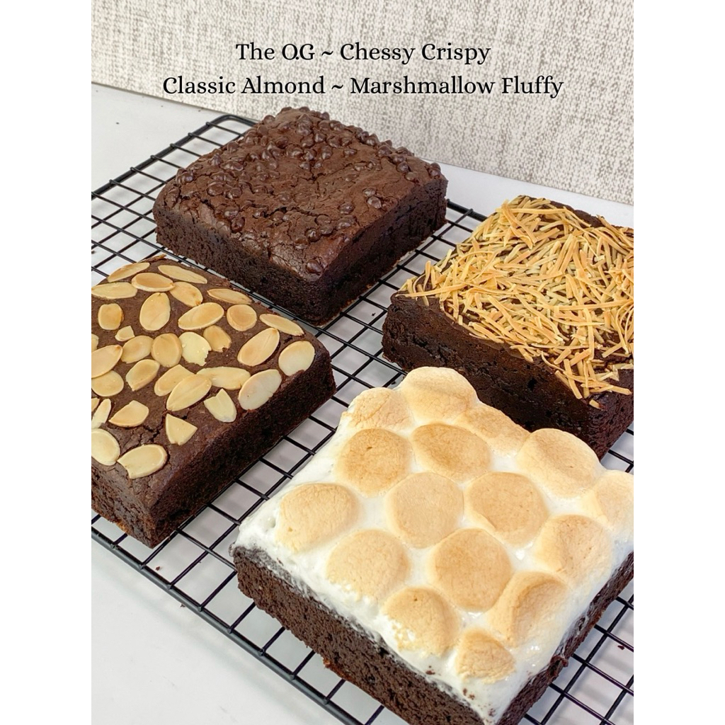 

[KHUSUS PENGIRIMAN LUAR KOTA] Amatokeki Fudgy Brownies 20x20 isi 25 Pcs / Coklat / Almond / Keju / Kue ulang tahun / Premium Ingredients