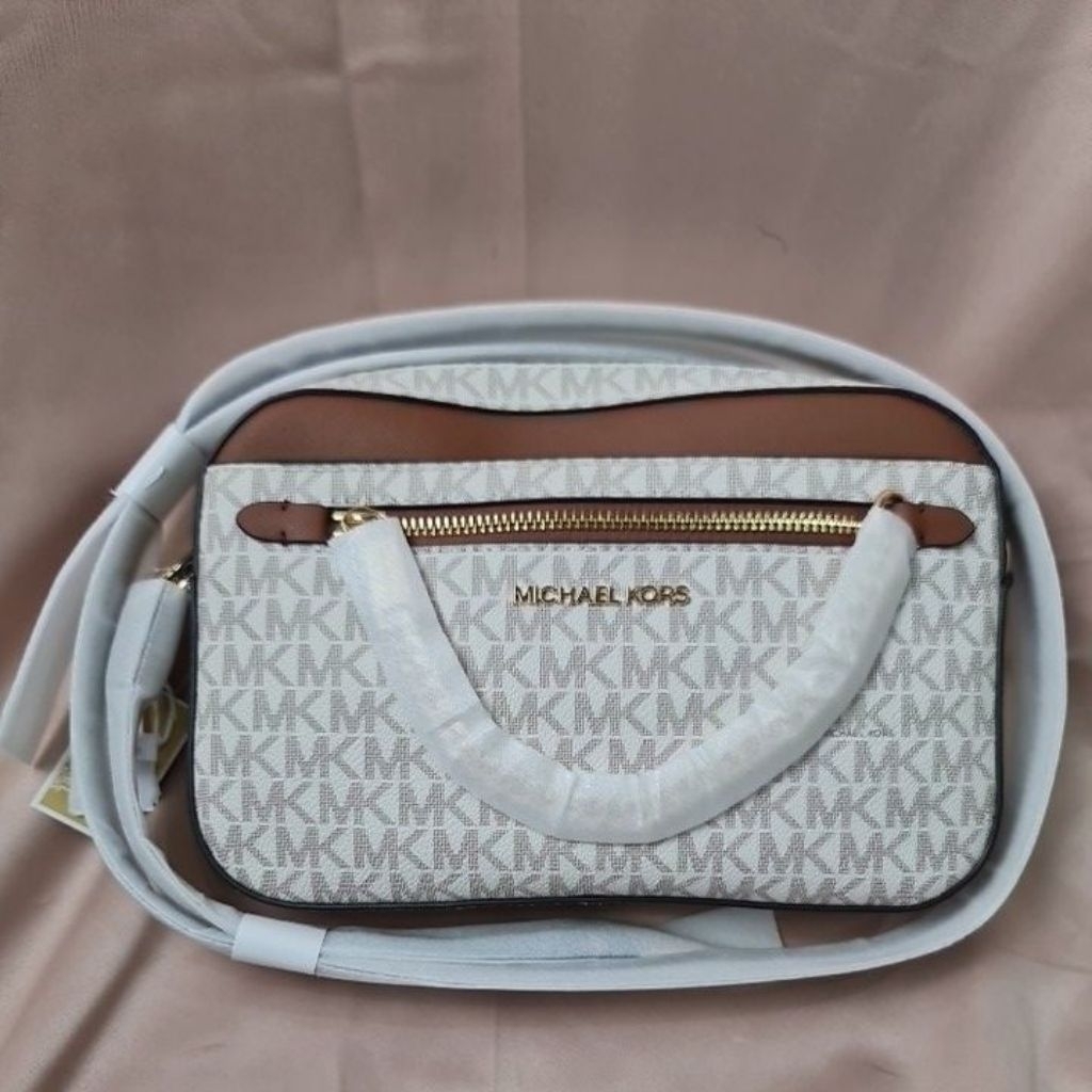 MK JET SET ITEM CROSSBODY VANILLA TAS SLING LEBAR