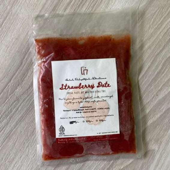 

Strawberry Date (Medium) with Organic Strawberry and Sukkari Dates