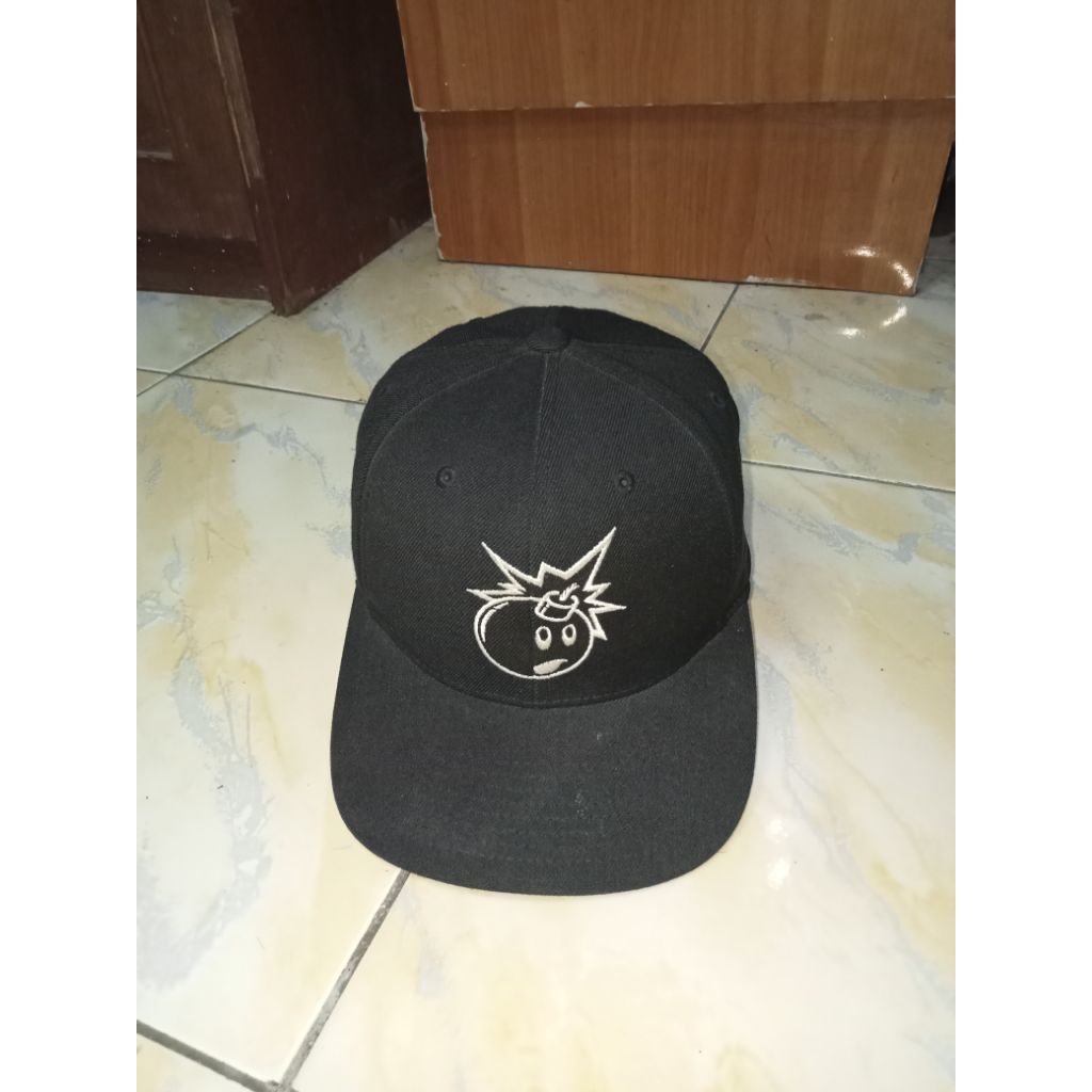 Topi The Hundreds Adams Bomb Logo