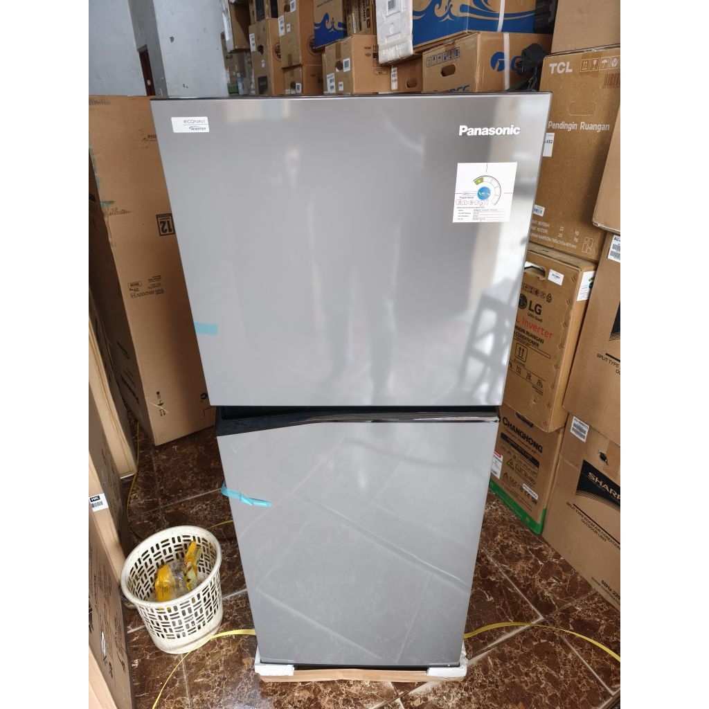 kulkas panasonic 2 pintu inverter/ kulkas panasonic 200V
