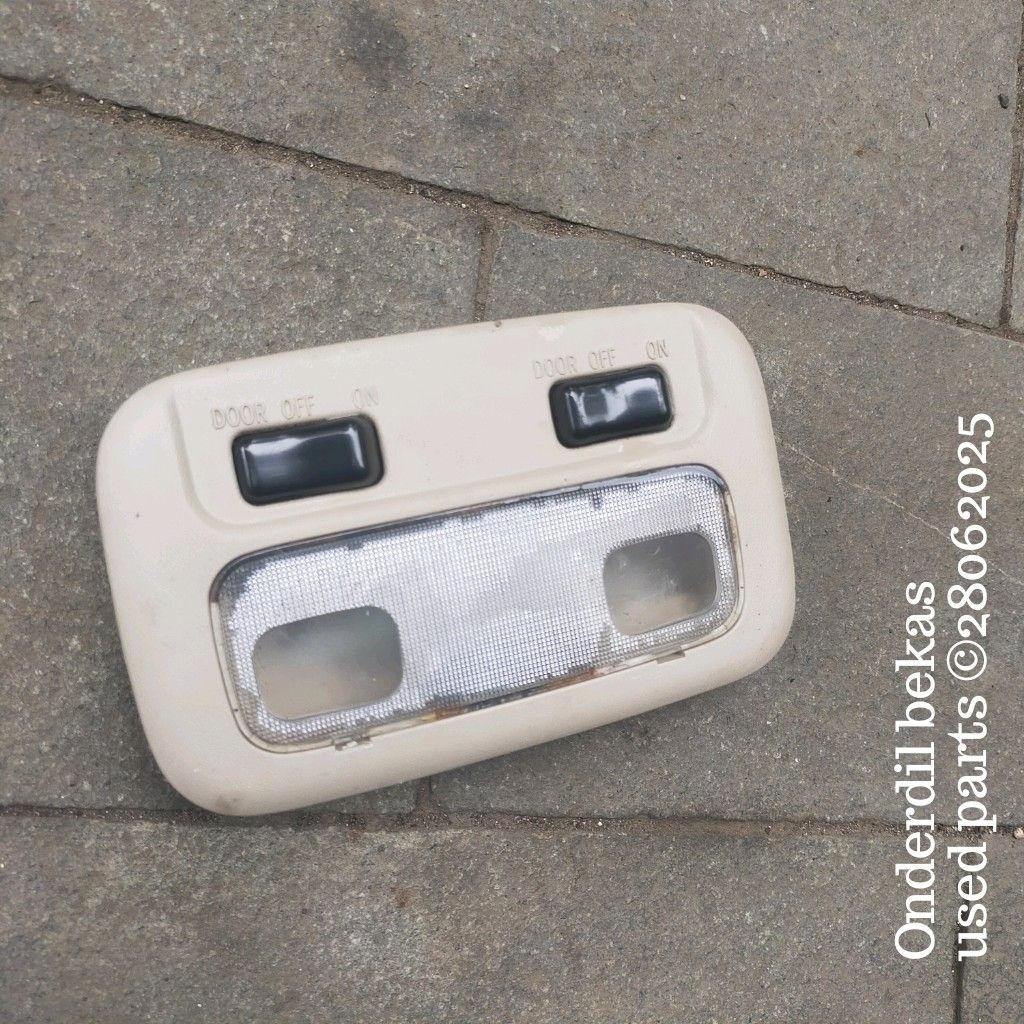 lampu kabin depan nissan serena c24