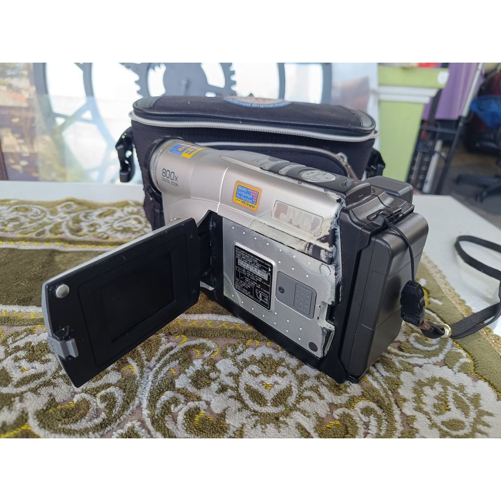 JVC Handycam normal minus nda ada charger