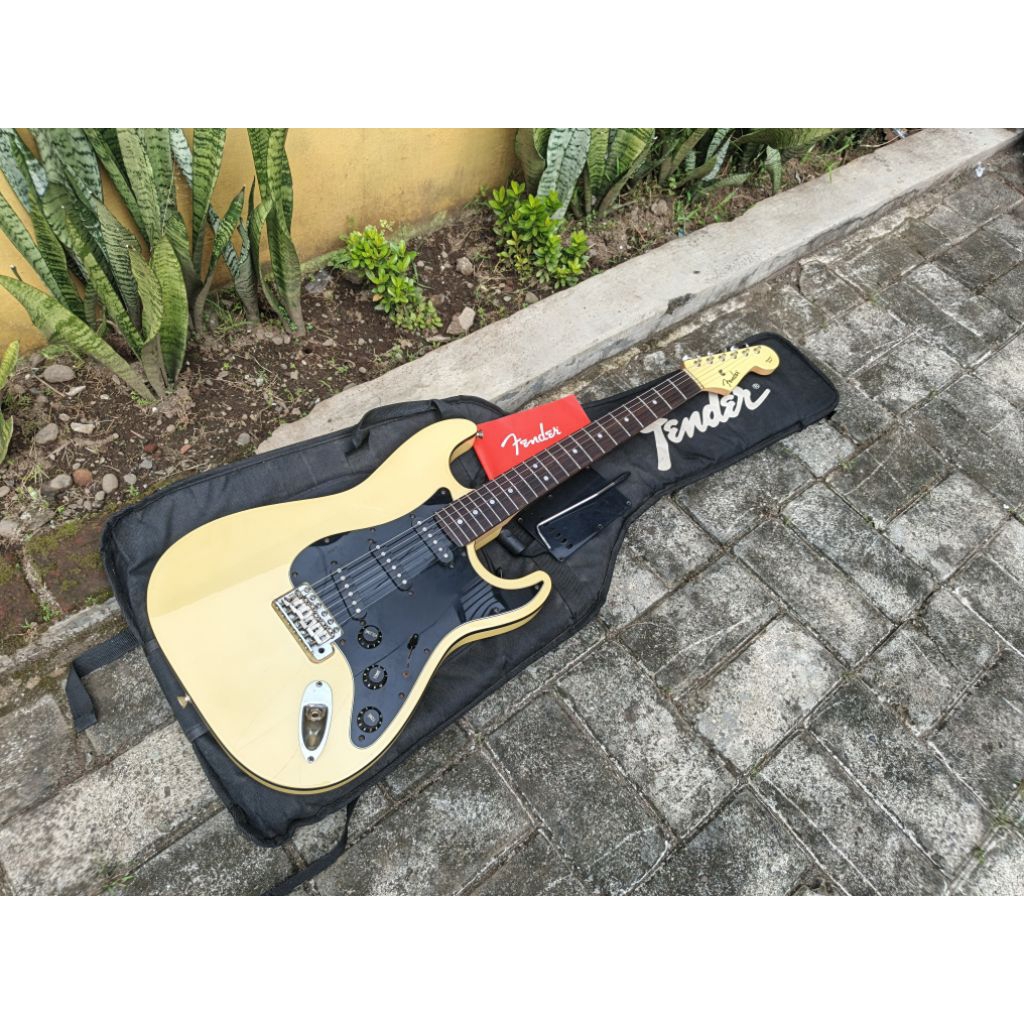 Gitar Fender Japan Aerodyne Stratocaster Medium Scale Vintage White