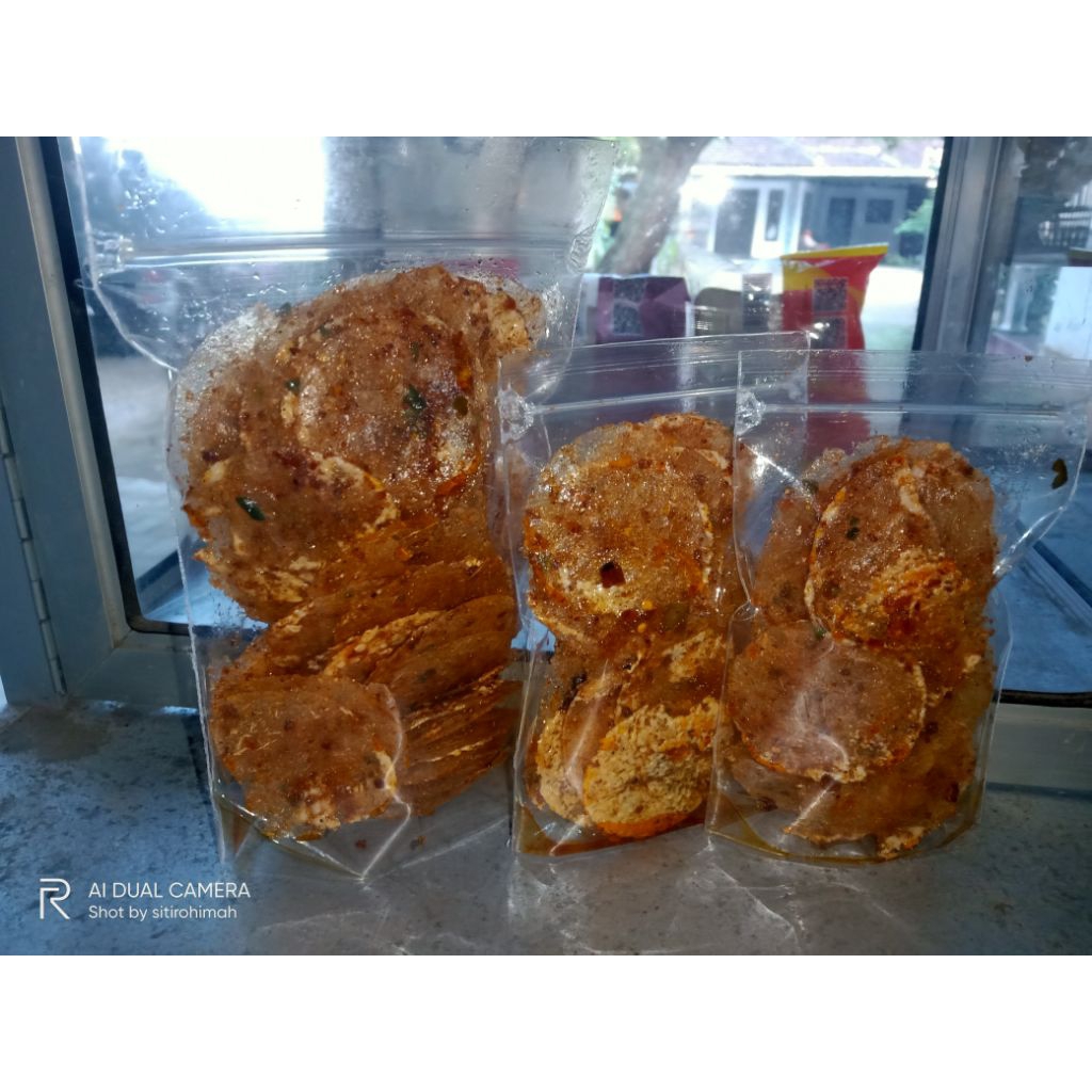 

Keripik kaca / kripca pedas daun jeruk