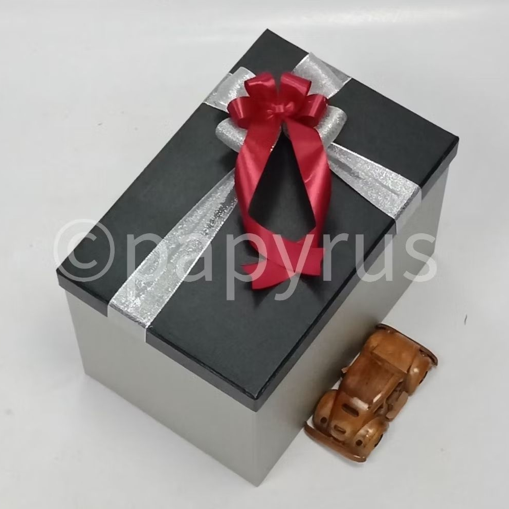 

PAPYRUS Kombinasi 20x30 Tinggi 30cm Kotak Kado Gift Box Hadiah V1