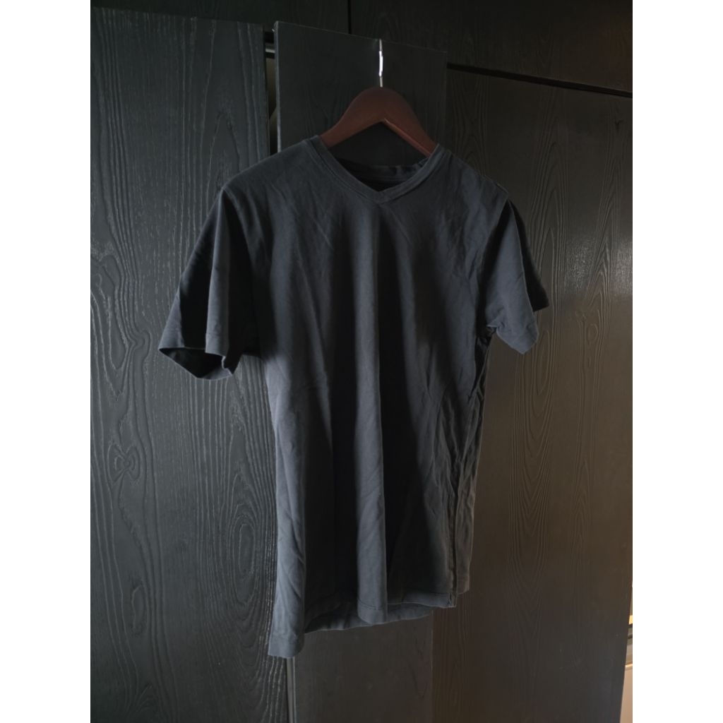 Mango Basic Black T-Shirt man. Rare Piece. 100% original. Size M. baju daleman pria merek mango warn