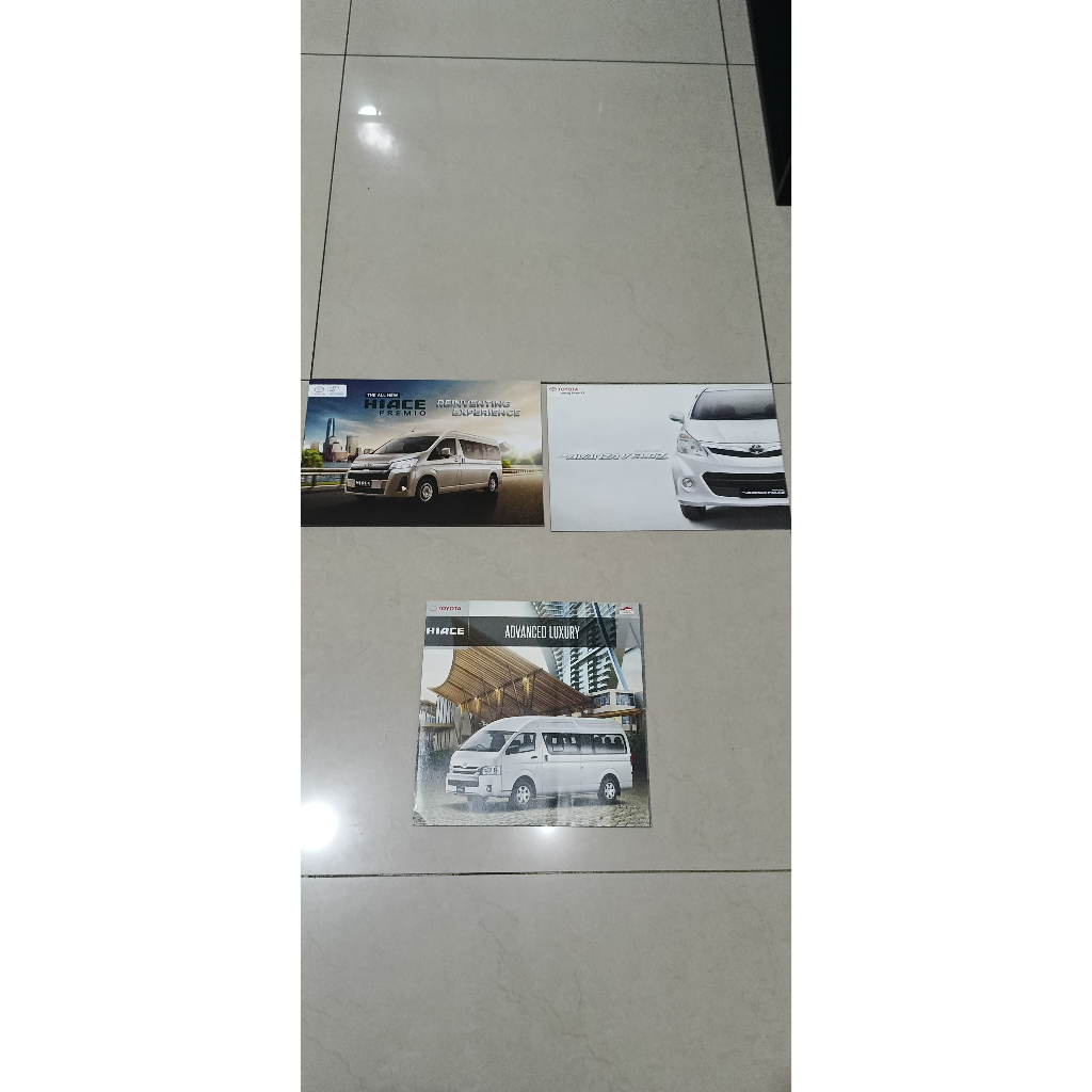 Paket Katalog Brosur Mobil Toyota Hiace dan Avanza Veloz