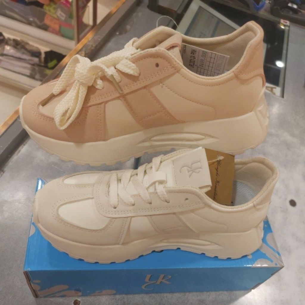SEPATU SNEAKER YONGKI KOMALADI WANITA