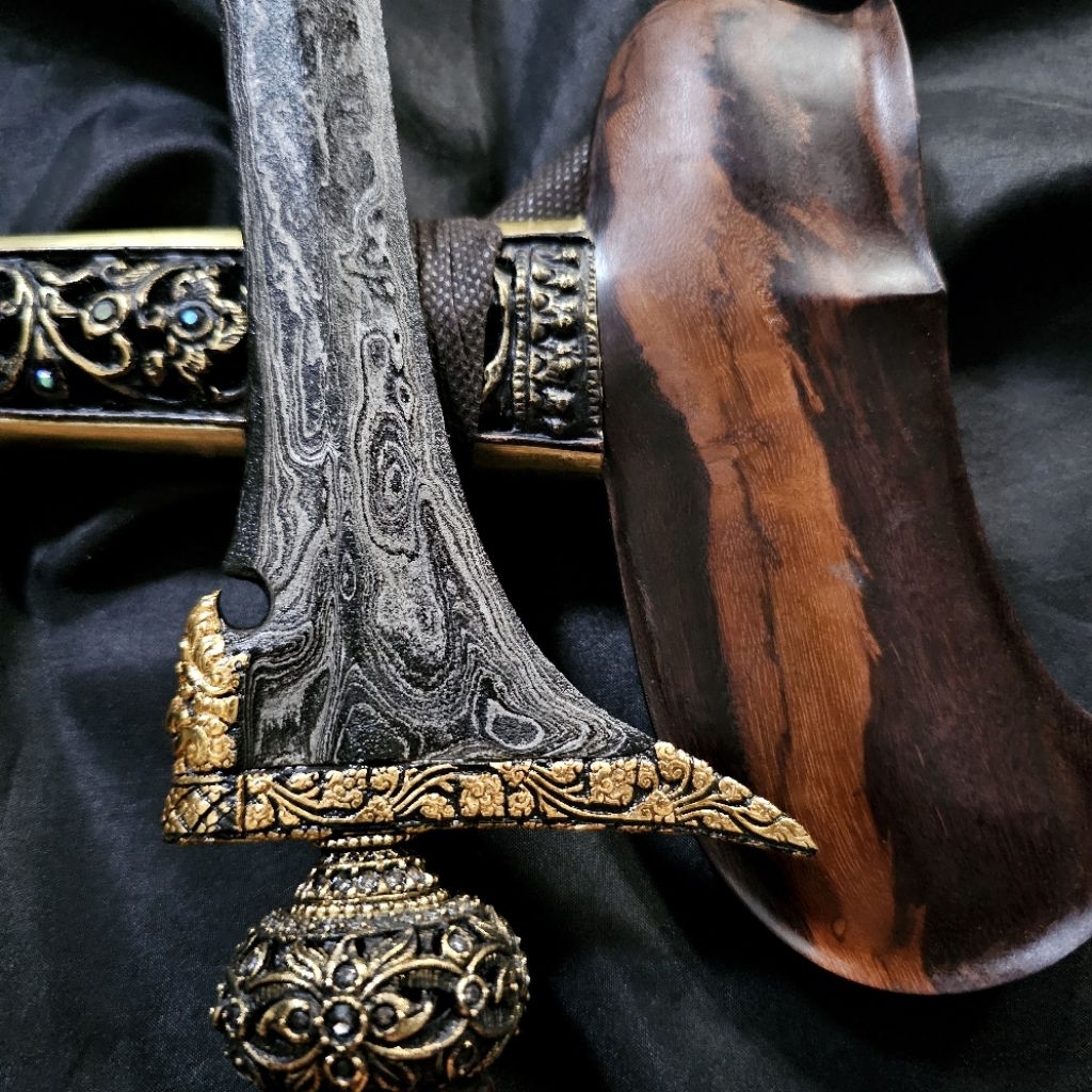 Keris Laler Mengeng Makoro Kinatah Sepuh Emas Pamor Slewah Wos Wutah Wengkon Isen