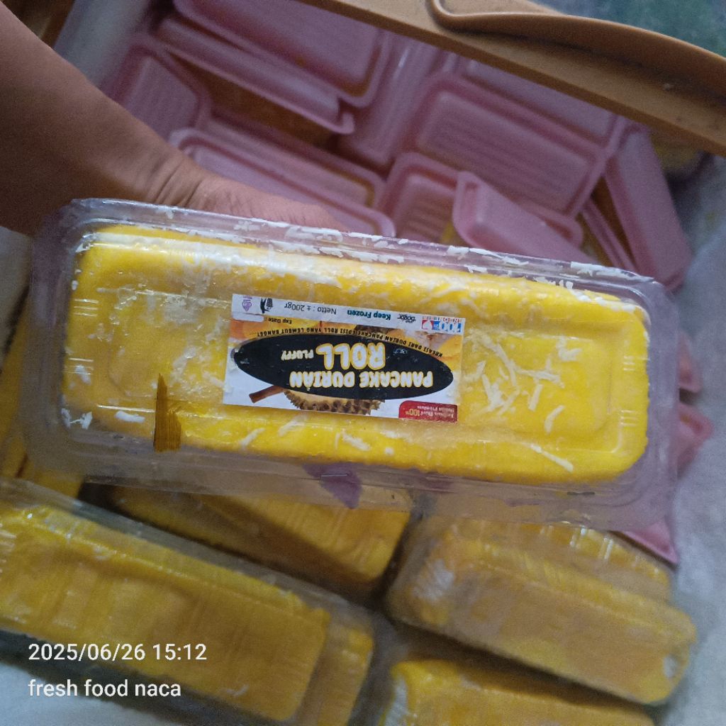 

Pancake Durian Roll