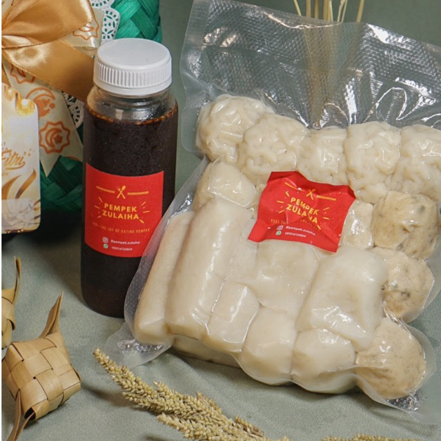 

Pempek Zulaiha Pempek Palembang Premium (Paket isi 20pcs pempek lenjer, telur, adaan, keriting) Rasa autentik
