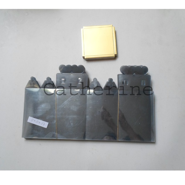

Kotak Mika 11X11X17 Alas Emas
