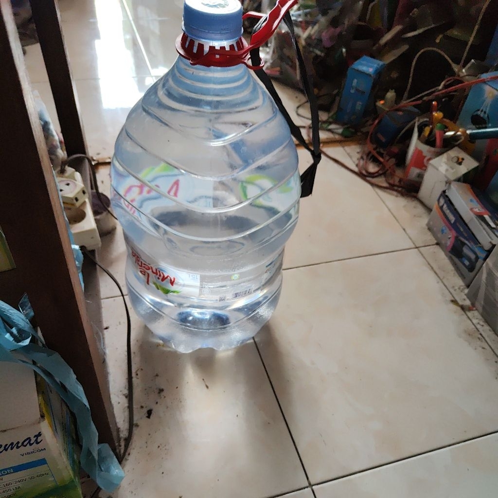 

galon kosong bekas le mineral