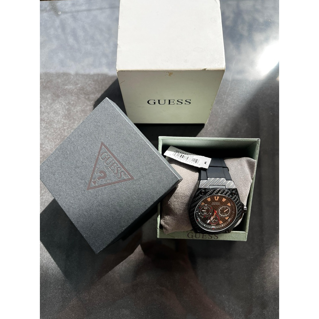 guess W1048G2 Jam Tangan Pria Sport