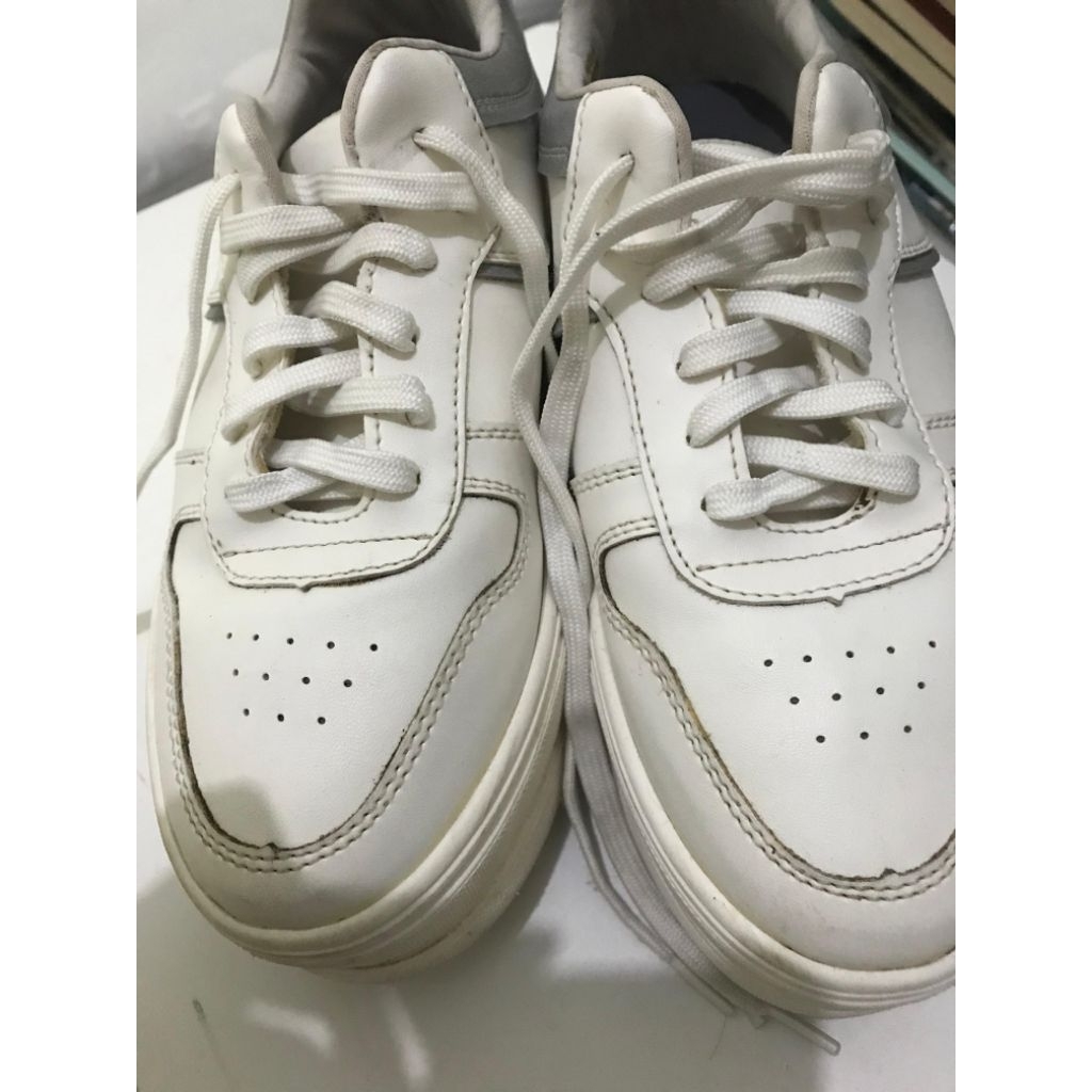 Preloved Sepatu KRONIKEL (baca deskripsi)