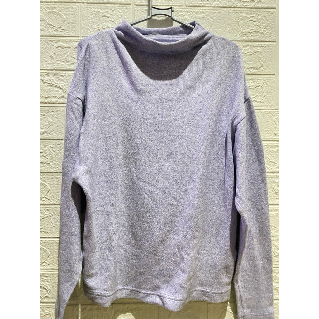 Preloved Turtleneck Uniqlo Wanita