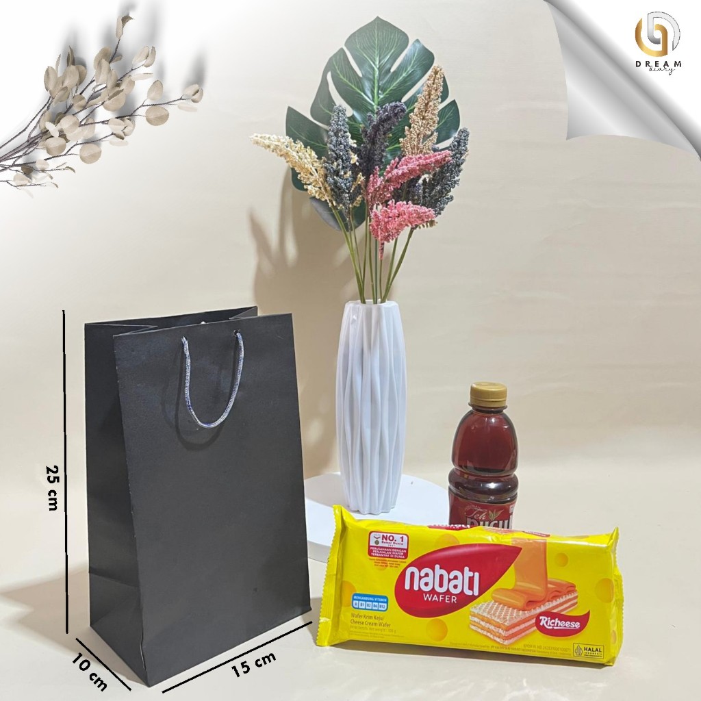 

PAPER BAG SABLON COKLAT HITAM PUTIH – TAS SOUVERNIR PERNIKAHAN KEKINIAN, PAPERBAG MURAH MINOR 100