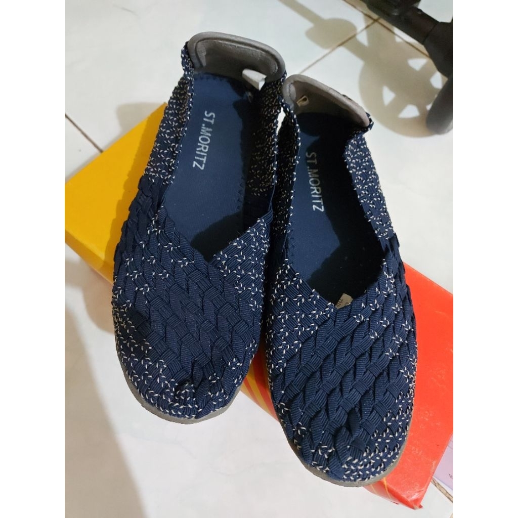 Sepatu wanita SJ Moritz, Matahari