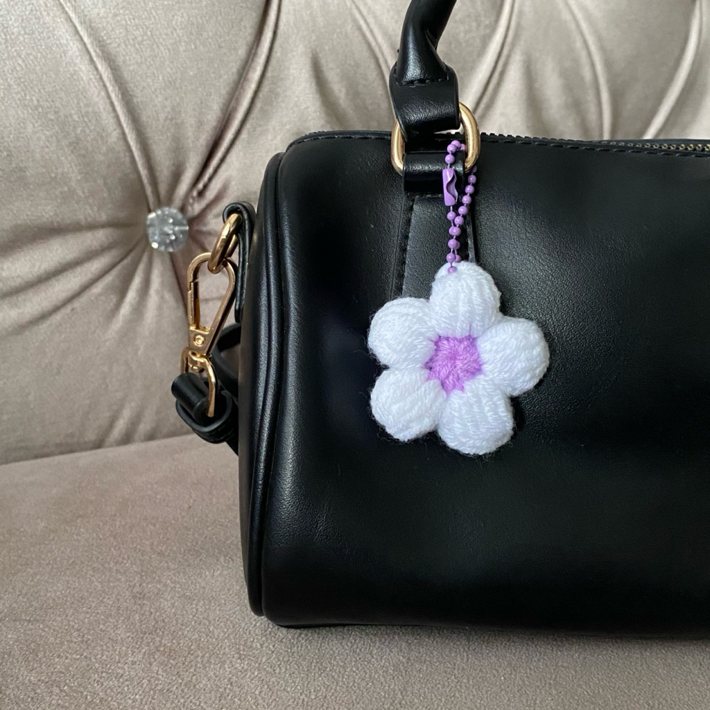 Gantungan Tas Bunga Rajut | Bag Charm Handmade | Gantungan Tas Simple Bentuk Bunga Aesthetic | Hiasa