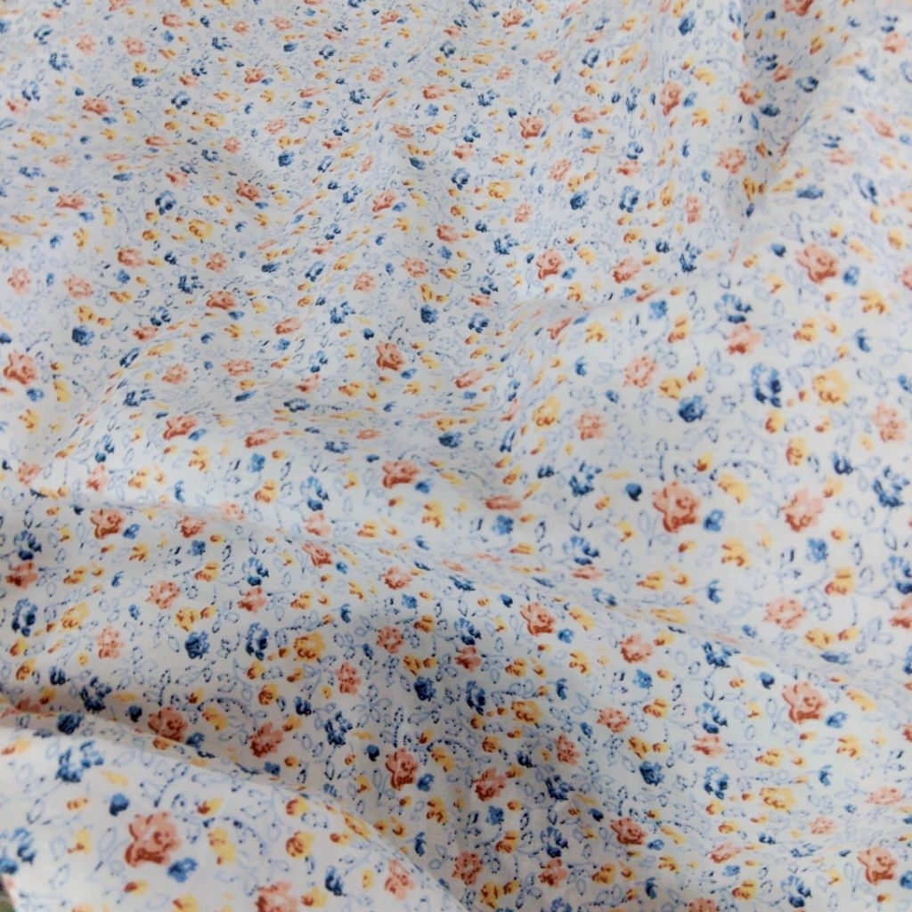 Kain Katun Poplin Motif Bunga Kecil Korea – Kain Meteran untuk Baju, Dress, dan Craft