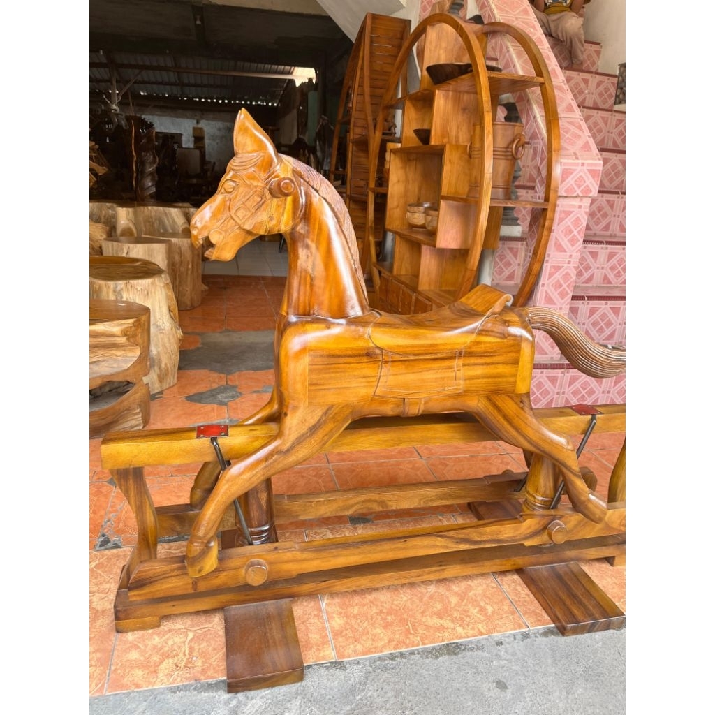 Patung kuda goyang kayu jati