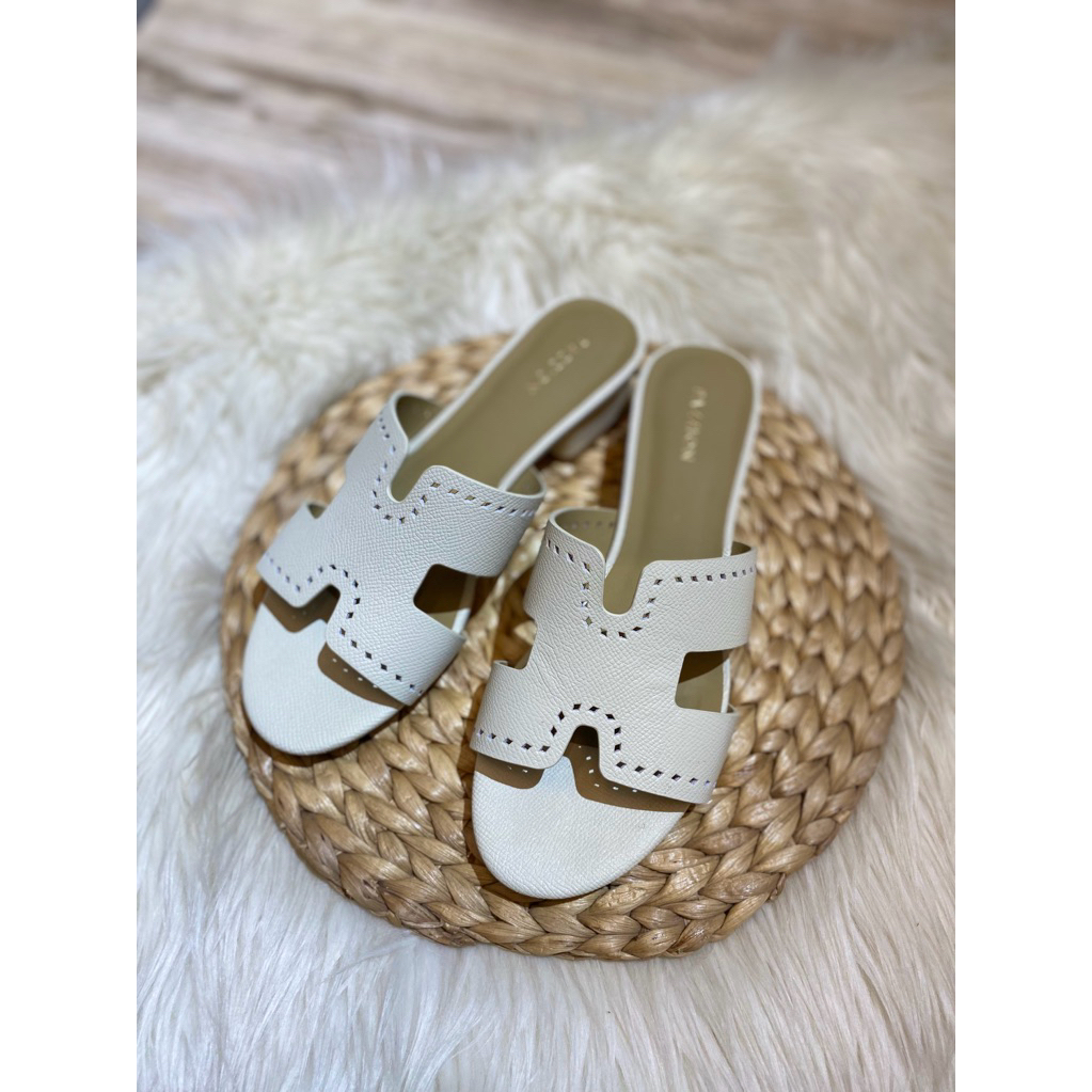 sandal pazzion ivory size 38