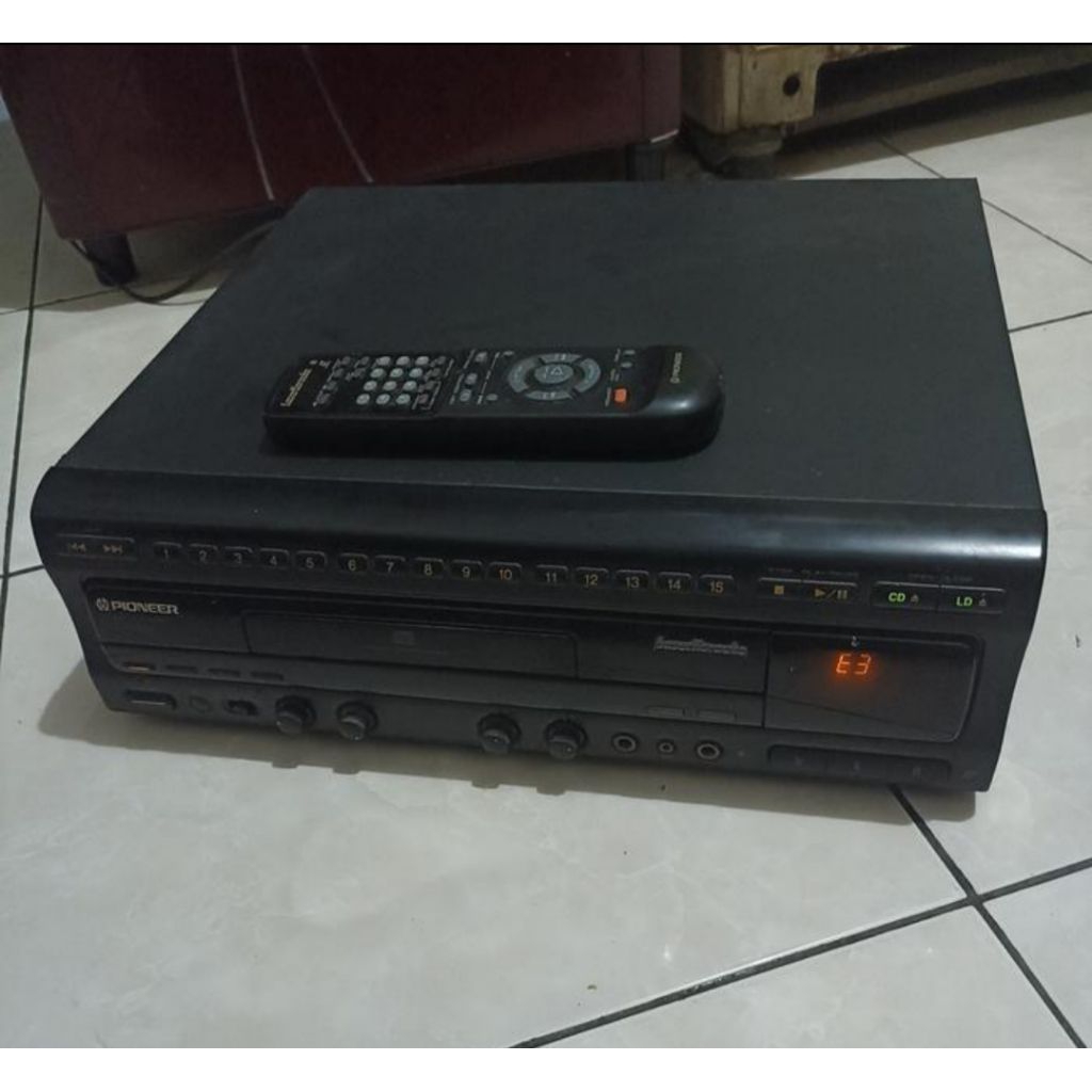 Lase Disc ( LD ) : Pioneer CLD 1750K - Made In Japan