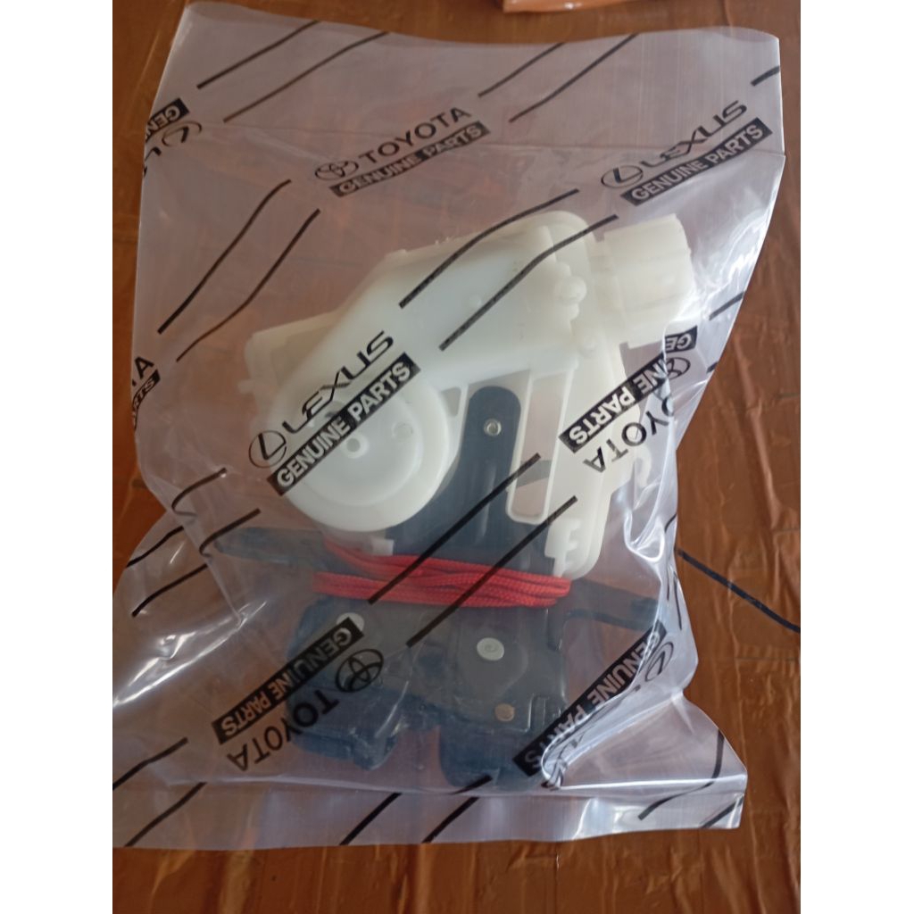 door lock pintu bagasi belakang Toyota new yaris Sienta original