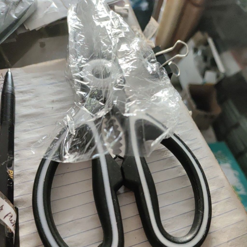 

gunting serbaguna hitam