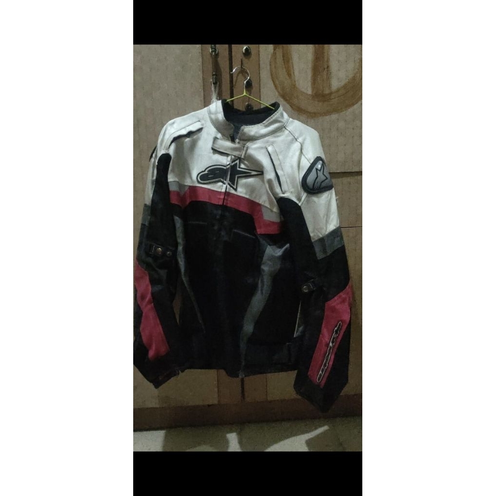 jaket touring Alpinestars ada punuknya