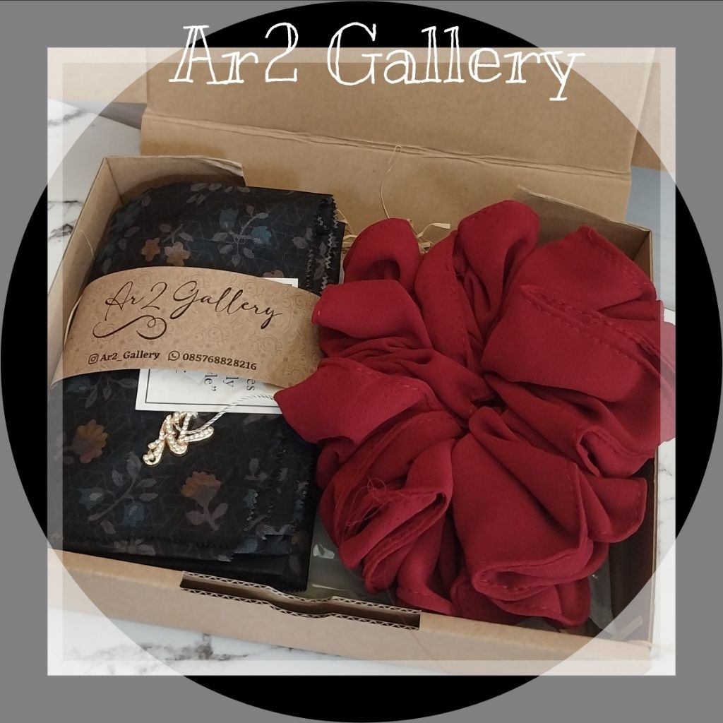 

Hampers Hijab Motif Azara + Scrunchie Jumbo/kado ulang tahun/kado box