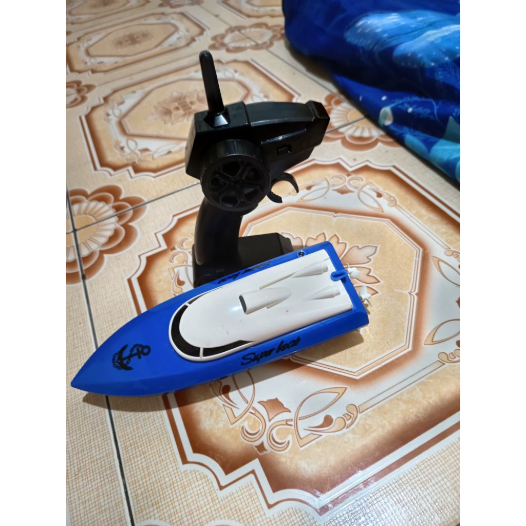 mainan kapal remot bisa di air