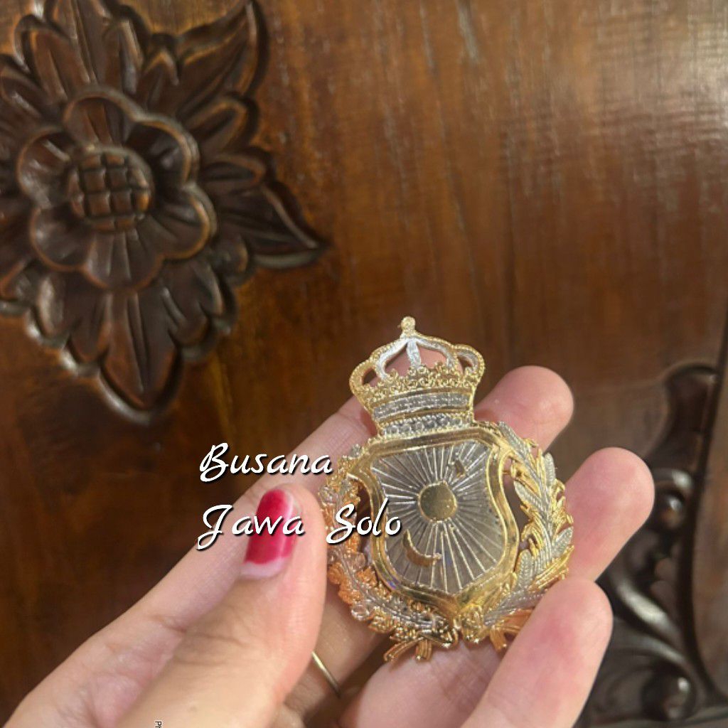 Bros Beskap Sepuh Emas Istana Mataram Kraton Kasunanan Surakarta Pria Aksesoris Busana Adat Jawa