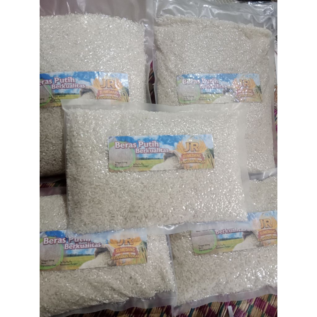 

Beras putih berkuwalitas berat 1kg