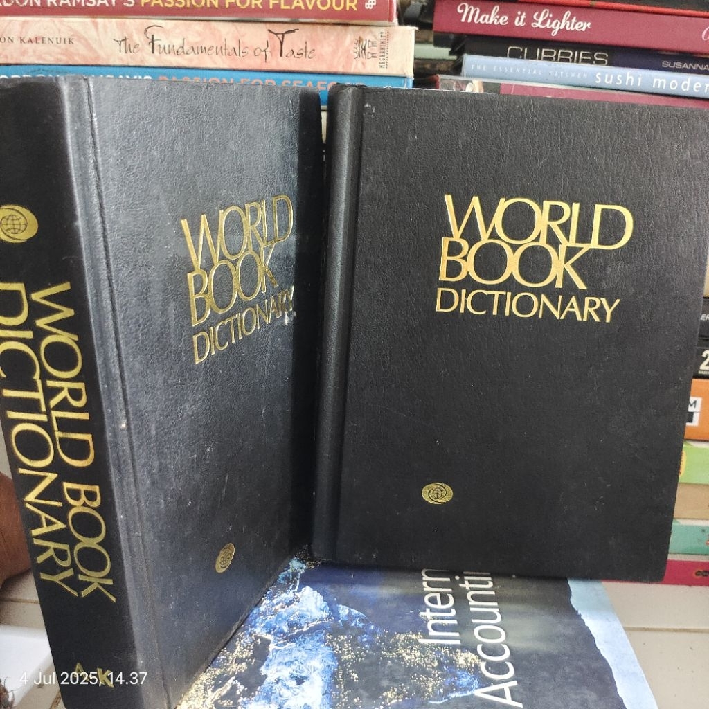 BUKU WORLD BOOK DICTIONARY A-K & L-Z ORIGINAL