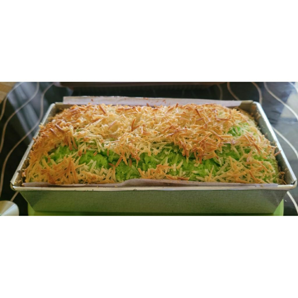 

bolu pandan panggang(produksi homemade)crancy,lembut&wangi pandan